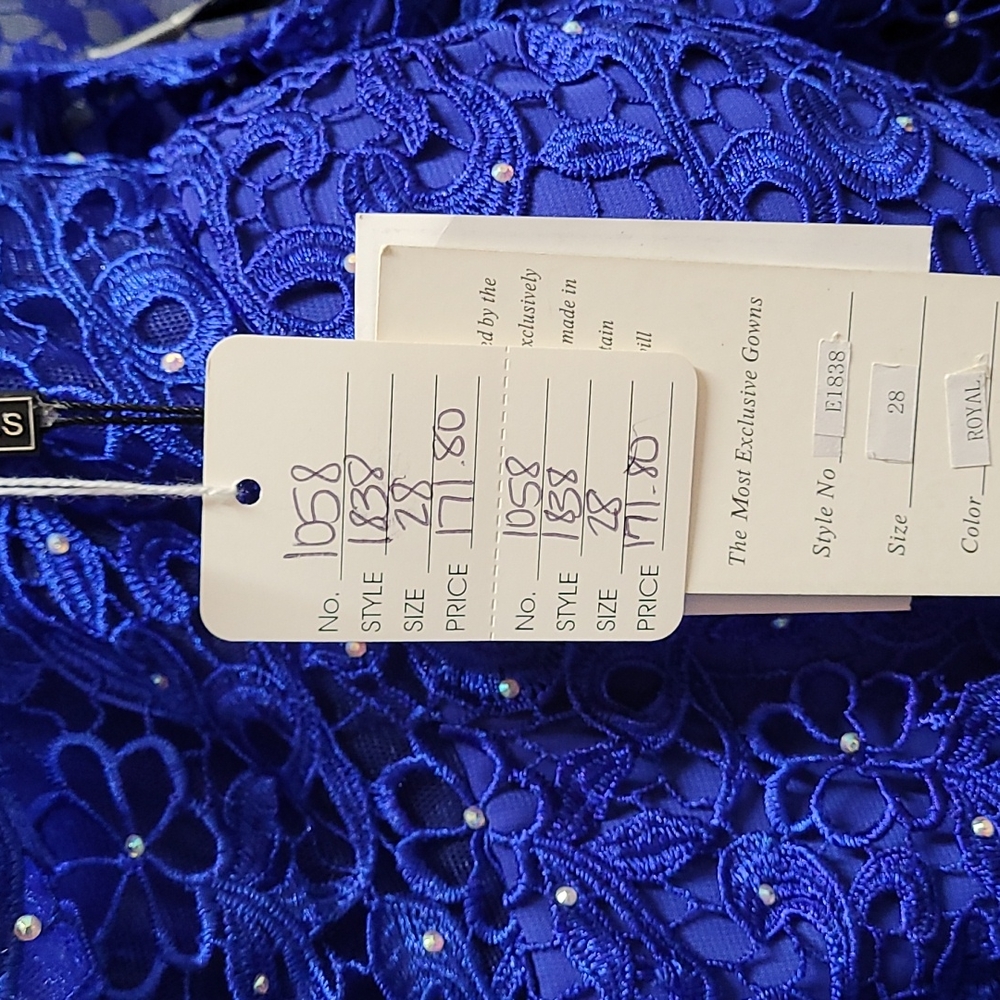 Dress - Picture 7 of 7